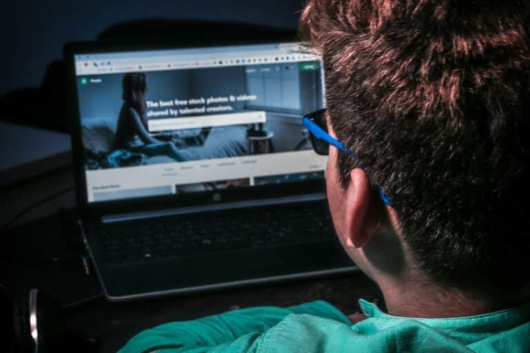 Votre site existe mais ne génère ni appels ni leads ? Les 3 causes expliquées et la méthode de refonte ROI pour en faire une machine à vendre.